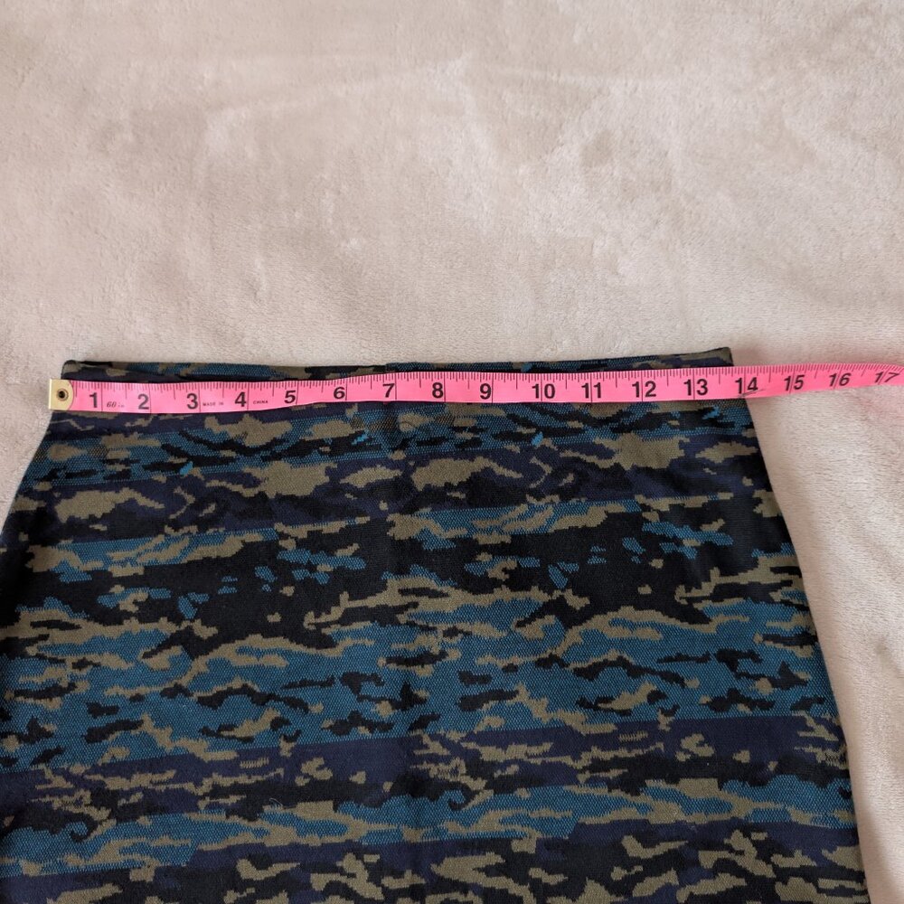 3/$30 Knit stretch pencil skirt - Picture 4 of 7
